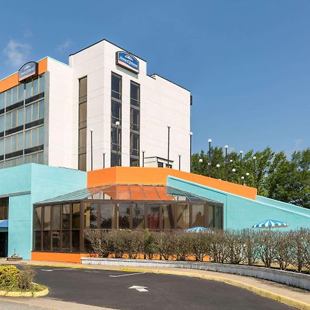 Norge Howard Johnson By Wyndham Williamsburg מראה חיצוני תמונה