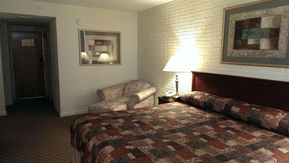 Norge Howard Johnson By Wyndham Williamsburg מראה חיצוני תמונה
